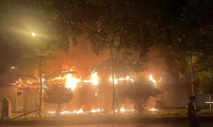 Cháy kho vật tư của Bệnh viện Đức Giang